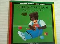 Petit Ours Brun joue avec son chat