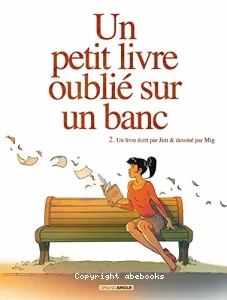 Un petit livre oublié sur un banc